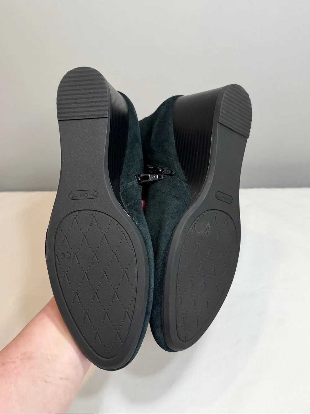Vionic Parkwood Paloma black suede wedge booties size 10